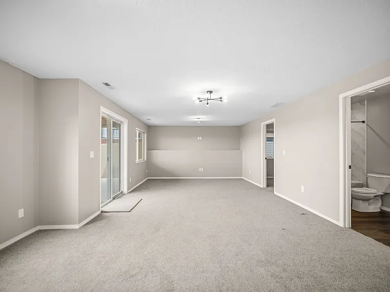 8411 N James Ct — Photo 40
