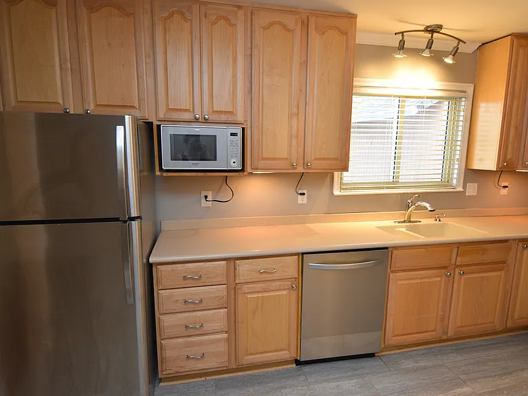 504 S Kings Point Rd — Photo 8