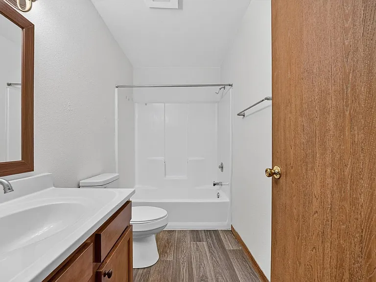 6839-6841 Woodlake — Photo 26