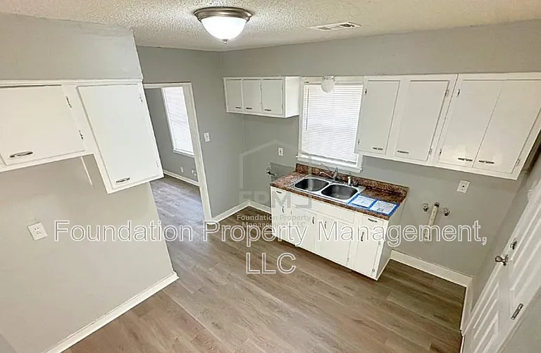 3276 Ashland St — Photo 4