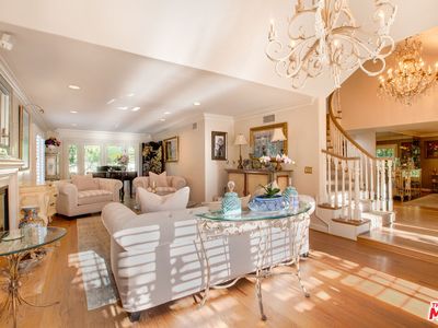 10221 Briarwood Dr, Los Angeles, CA, 90077