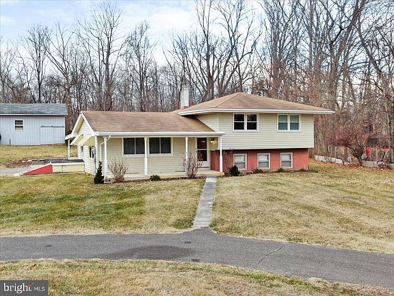 2nd image of 8522 Neck Rd