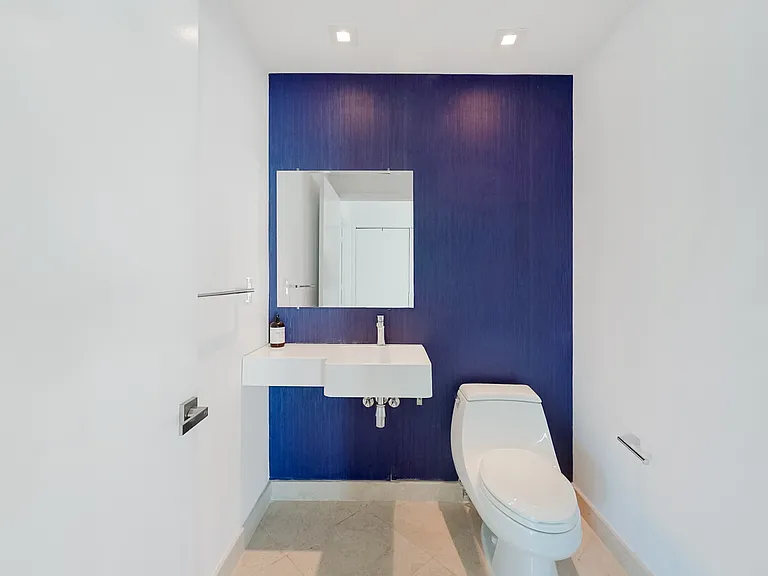 300 S Pointe Dr #405 — Photo 9