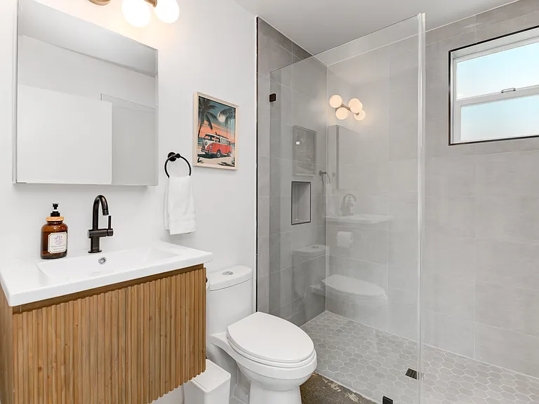3006 Suncrest Dr #B — Photo 7