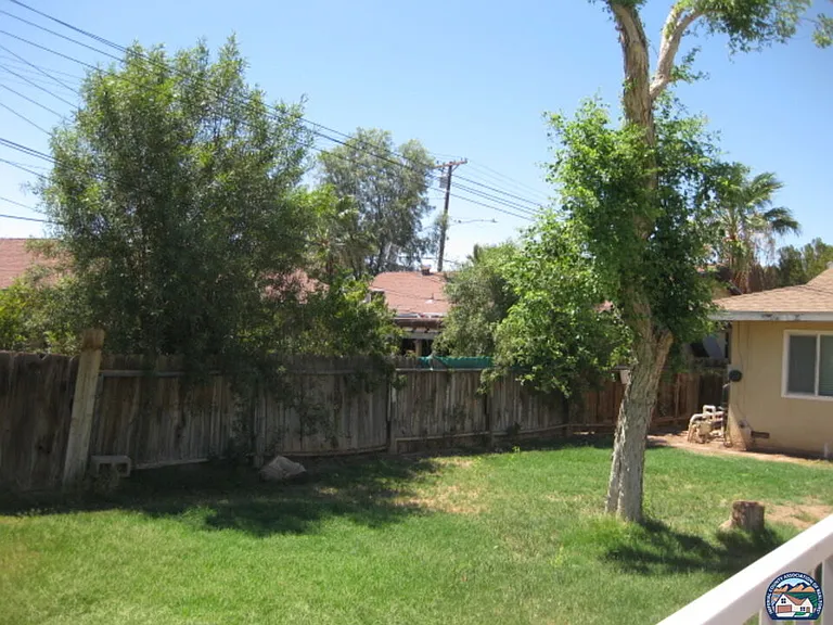 1661 Yucca Dr — Photo 17