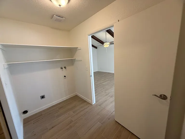 12658 N 42nd Ave — Photo 9