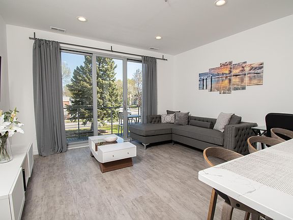 3rd image of 626 E 4th St #202