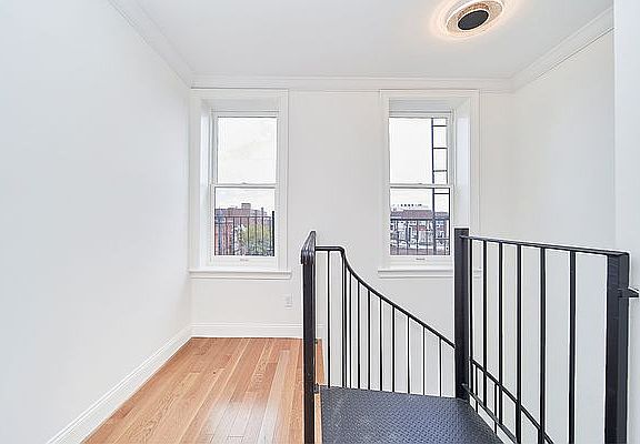 5th image of 1 Cambridge Pl #4