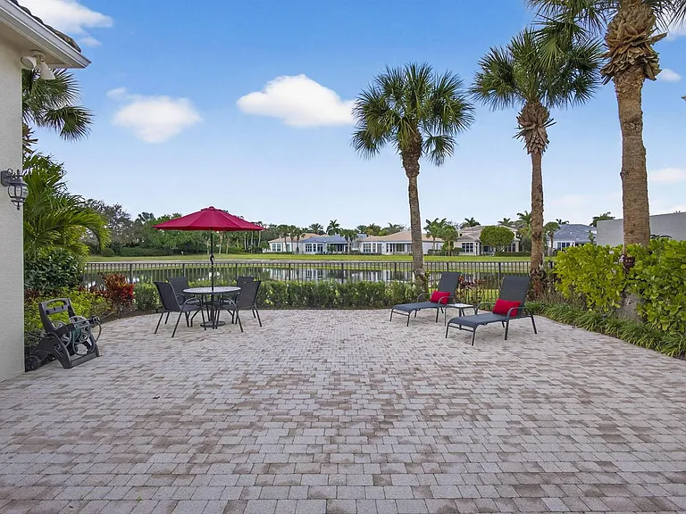 207 Andalusia Dr — Photo 31