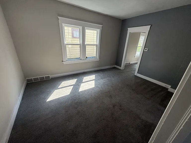 10303 Sophia Ave — Photo 7