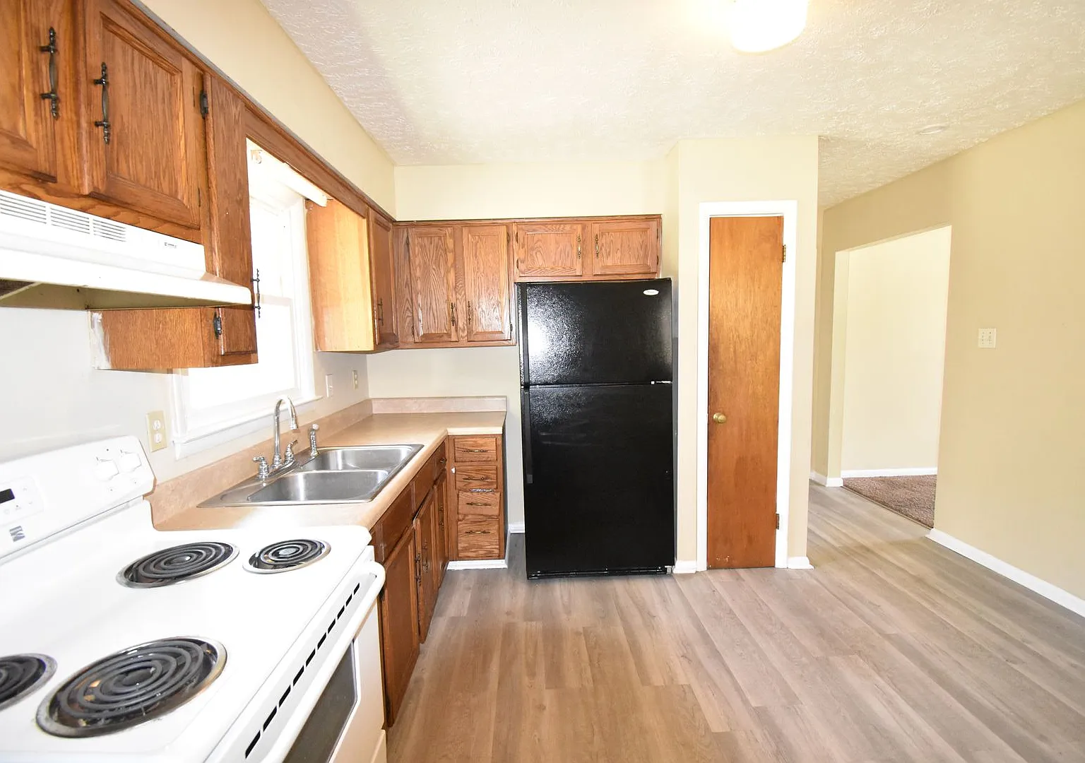 Coming Soon! 3 Bedroom and 2 Bath Home- Pets Considered — Photo 4