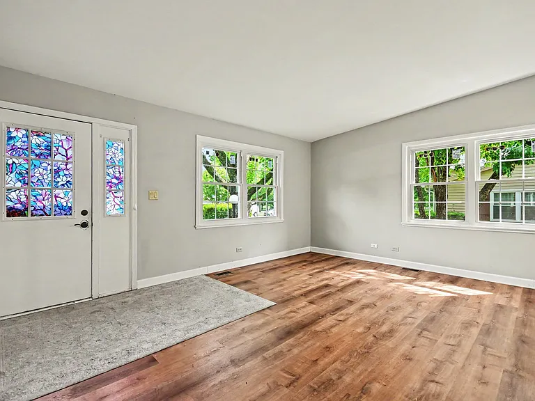 410 Ashwood Ct — Photo 14