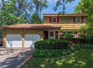 11 Dale Ln, Smithtown, NY 11787