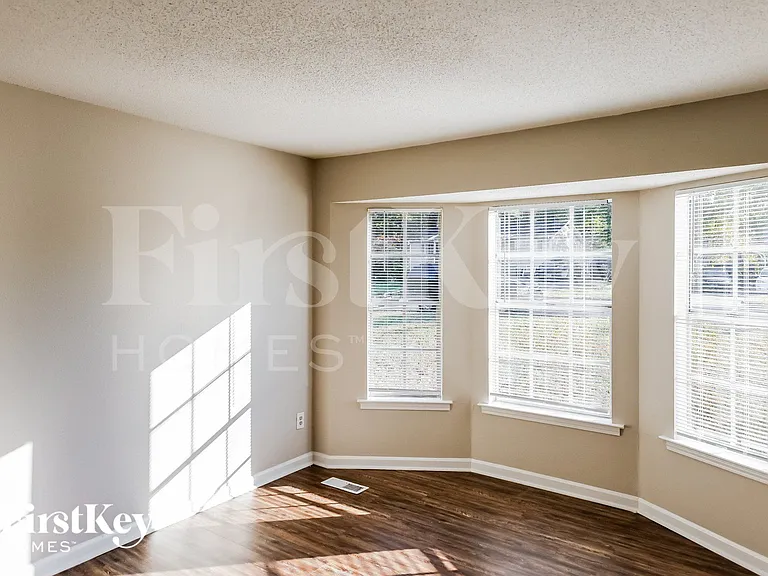 634 14th Ave NW — Photo 3