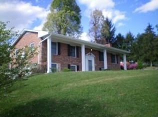 153 Raintree Dr, Kingsport, TN 37665