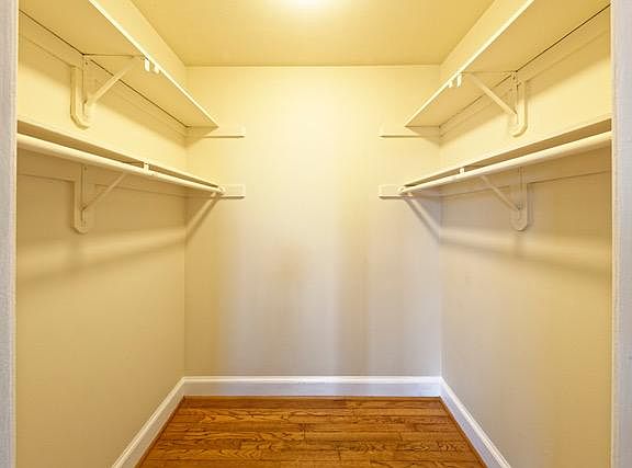 MB Walk-in Closet