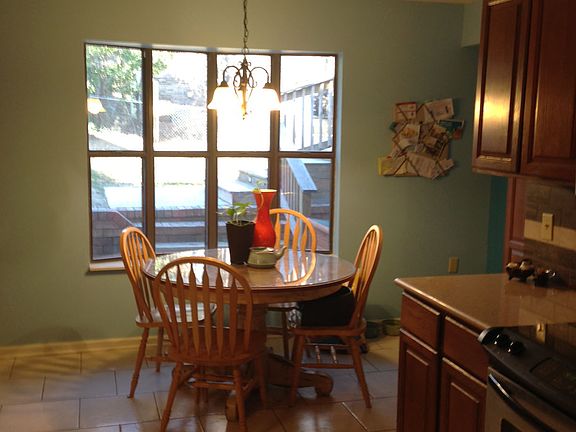 Eat-in Kitchen