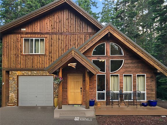 Picture of the home with out snow. 
