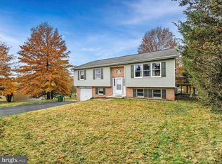 1128 Running Deer Dr, Auburn, PA 17922