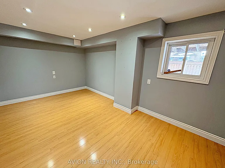 91 Ridgeway Ct #LOWER — Photo 8