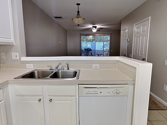 4th image of 943 Vineland Pl