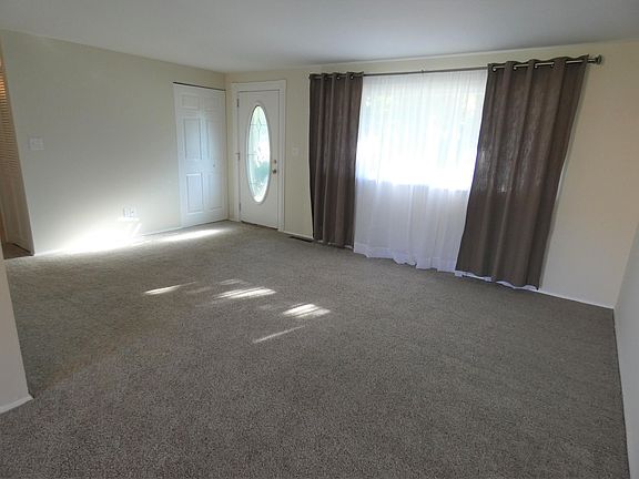 3rd image of 5610 Madrid Dr