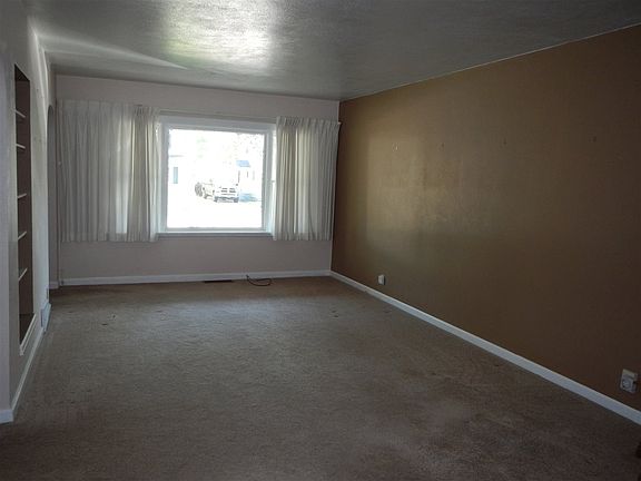 2nd image of 1627 Paradise Blvd
