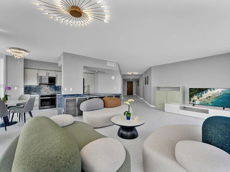 6365 Collins #3901 — Photo 7