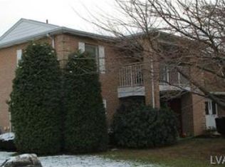 2641 Rolling Green Dr, Macungie, PA 18062