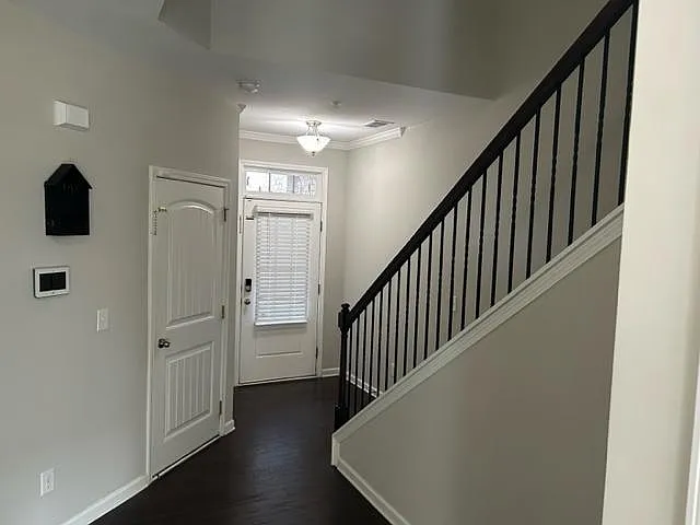 1235 Foxcroft Ln — Photo 4