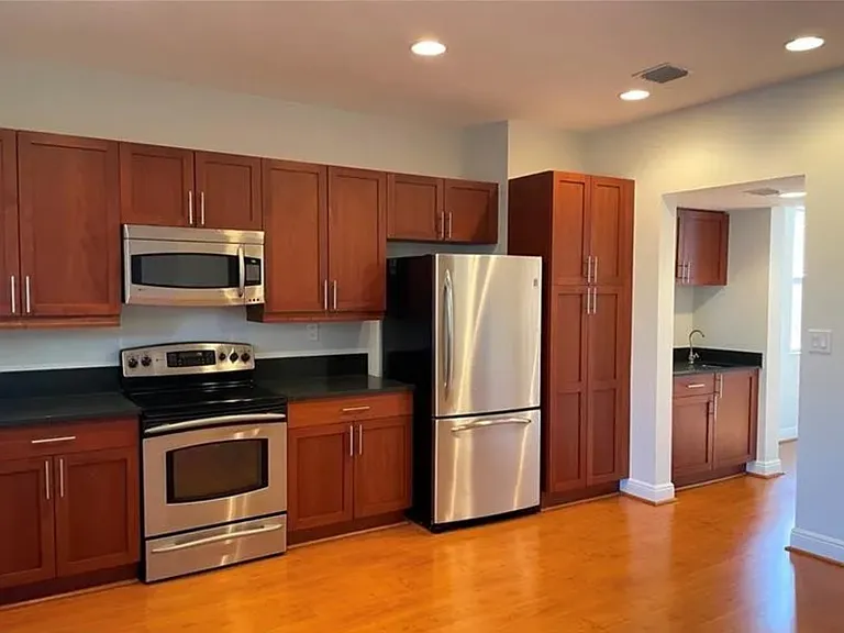 372 SW 14th Ave #372 — Photo 3