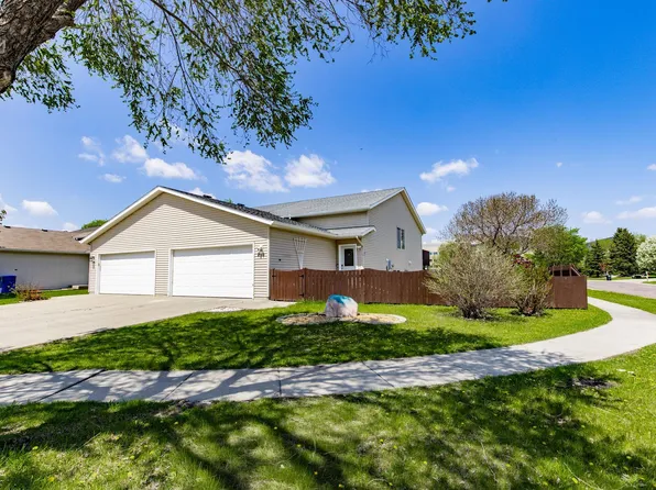 2901 Dakota Park Cir S, Fargo, ND 58104