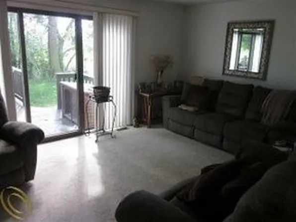 16974 Kingsbrooke Dr, Clinton Township, MI 48038