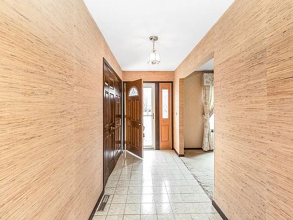 3rd image of 3324 Balsam Dr