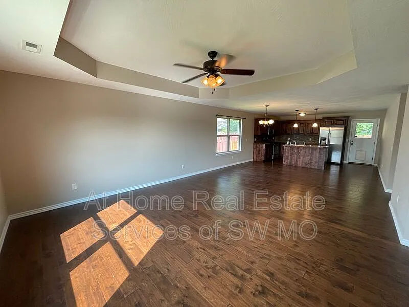 3 bed, 2.0 bath, 1625 sqft, $1,780 — Photo 2