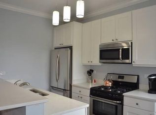 717 W Belmont Ave #2, Chicago, IL 60657