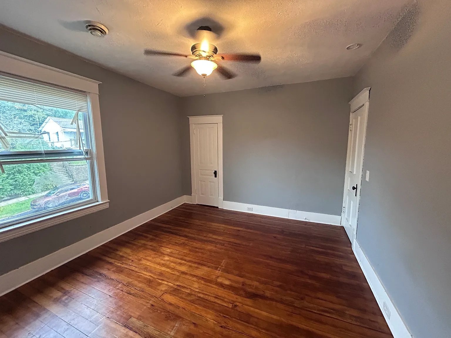 2 bed, 1000 sqft, $1,400 — Photo 2