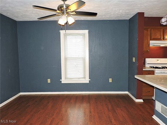 5th image of 515 Dewey Ave