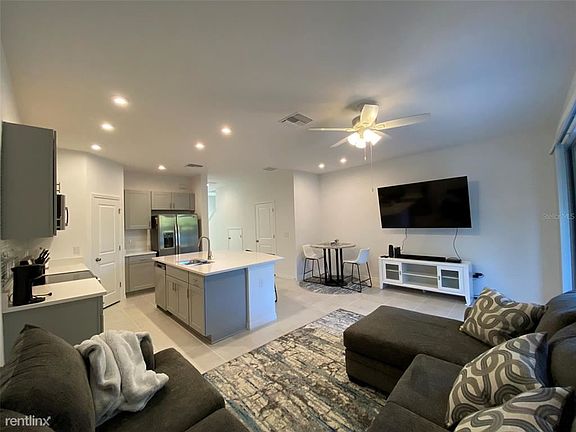 4th image of 6425R Fairmont Ln