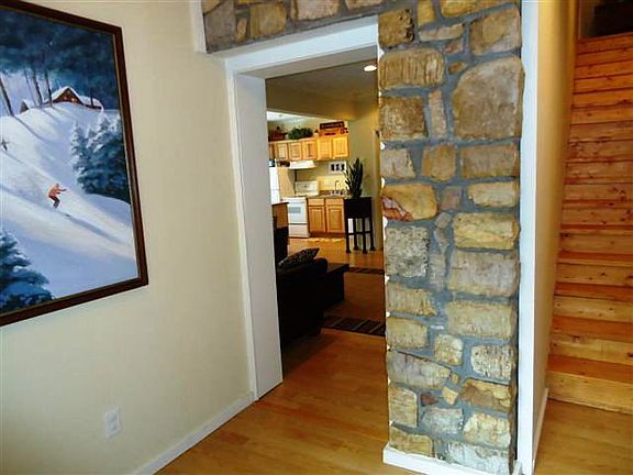 5th image of 40 Elk Hill Dr