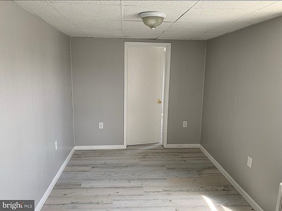 5th image of 451 Lewis St #1