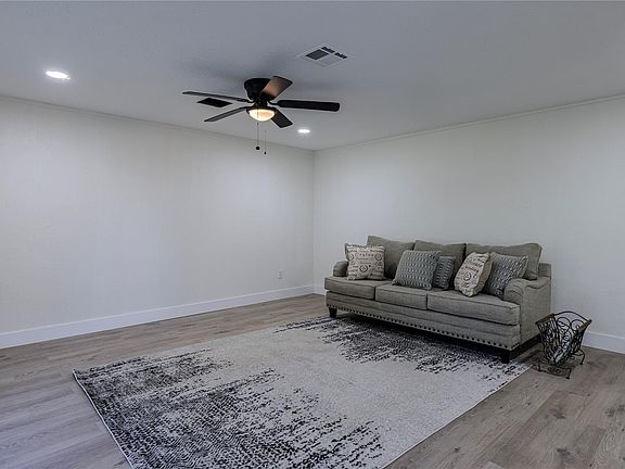 5th image of 1413 N Avenue R