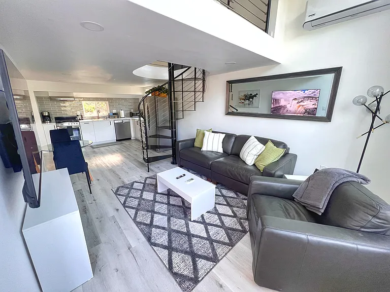 1505 San Dieguito Dr — Photo 2
