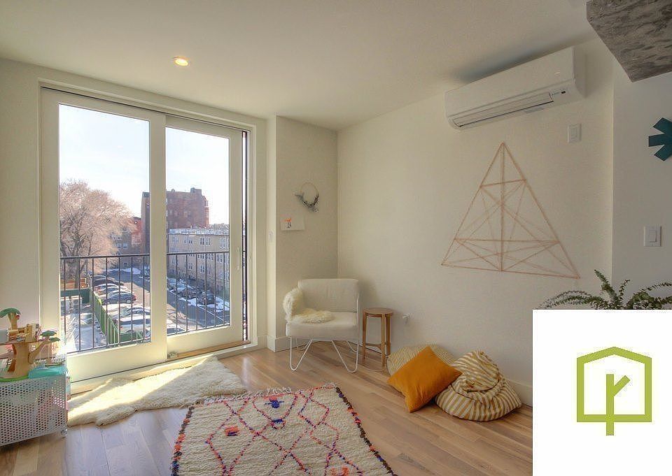 1st image of 10 Lexington Ave #5L
