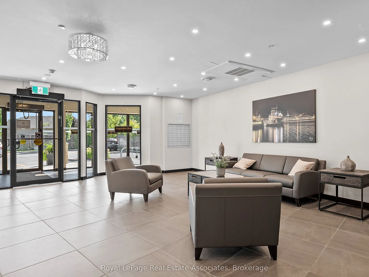 2 bed, $2,595 — Photo 3
