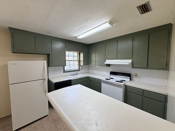 3rd image of 1502 E Moore St