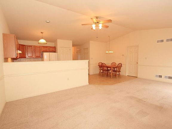 Dining Area & Kitchen