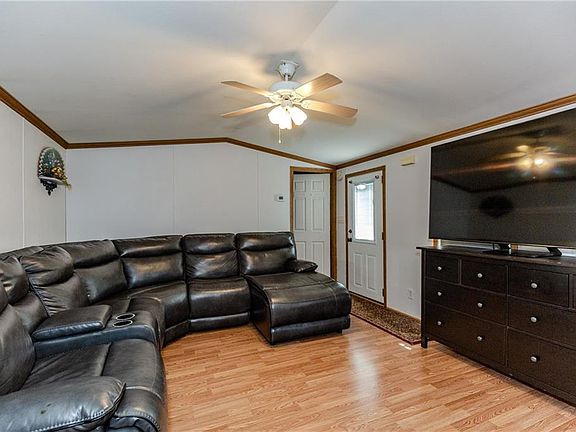 5th image of 47 East Dr