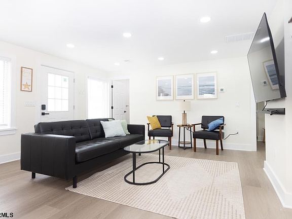 5th image of 215 E Leaming Ave #5