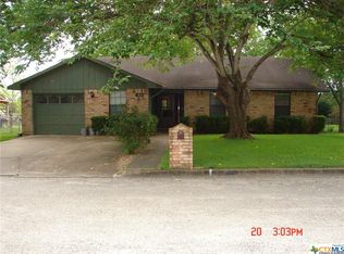 612 Ridgemont Ln, Gonzales, TX 78629